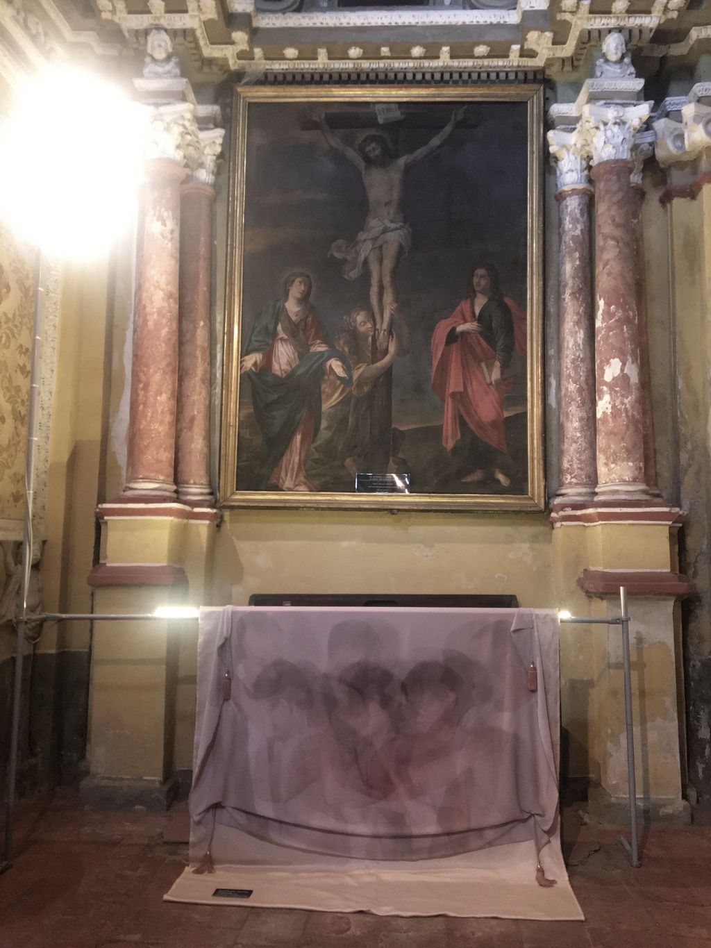 OUTSIDE AND INSIDE_stampa digitale su voile di poliestere, tessuto_chiesa di Sant’Agostino/ Pinerolo-TO